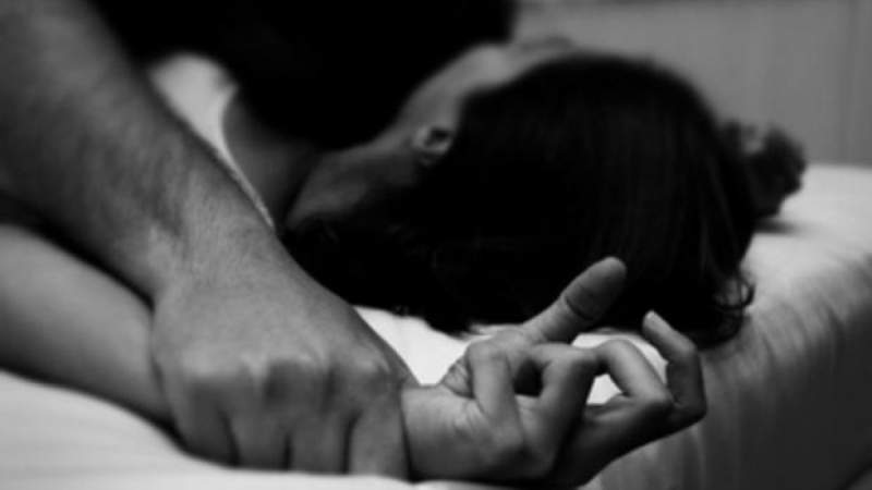 Scene de coșmar în județul Vaslui. O femeie cu probleme psihice a fost bătută și violată de tatăl și de fratele ei