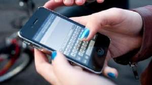 Trei telefoane mobile sutrase într-o săptămână. Tânăr din Iași, acuzat de furt și de abuz de încredere