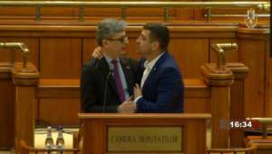 Virgil Popescu a depus plângere penală după ce a fost agresat de George Simion în ședința de plen a Camerei Deputaților