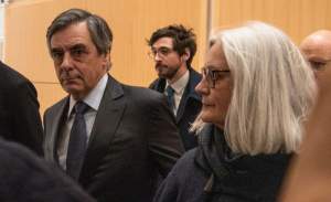Fostul premier francez François Fillon a fost condamnat la închisoare