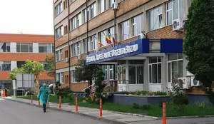 Fost agent de pază şi un asistent medical de la Spitalul judeţean Buzău, acuzaţi de trafic de influenţă şi fals material în înscrisuri oficiale