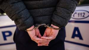 Sucevean arestat după ce a șantajat cu imagini indecente o femeie din Câmpulung Moldovenesc