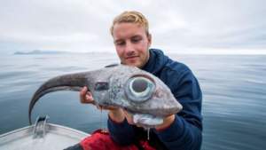 Captură „preistorică”: pește ciudat scos la suprafață de un tânăr pescar din Norvegia