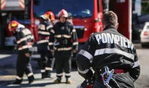 Pompieri izolați după ce au stins un incendiu la locuința unui vasluian revenit din Italia