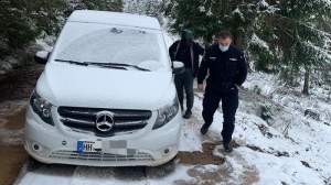 Un chinez cu un Mercedes-Benz furat din Germania a cerut ajutorul jandarmilor montani din Bihor când a rămas cu mașina în drum