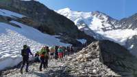 Cinci români au vrut să urce pe Mont Blanc în teniși și șorturi. Supărat, un primar cere garanții de 15.000 de euro pentru „salvare și înmormântare”