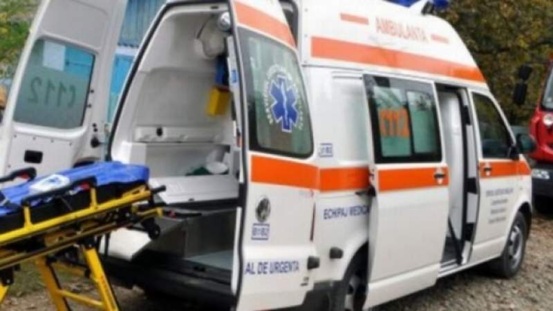 Doi bărbați din Suceava au ajuns la spital după ce au băut formol, crezând că-i țuică