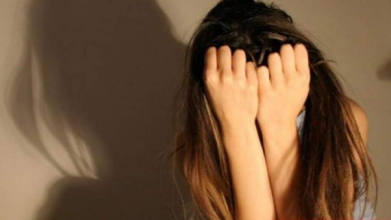 Adolescentă din Cluj violată în repetate rânduri de către iubitul surorii ei. Agresorul a fost arestat