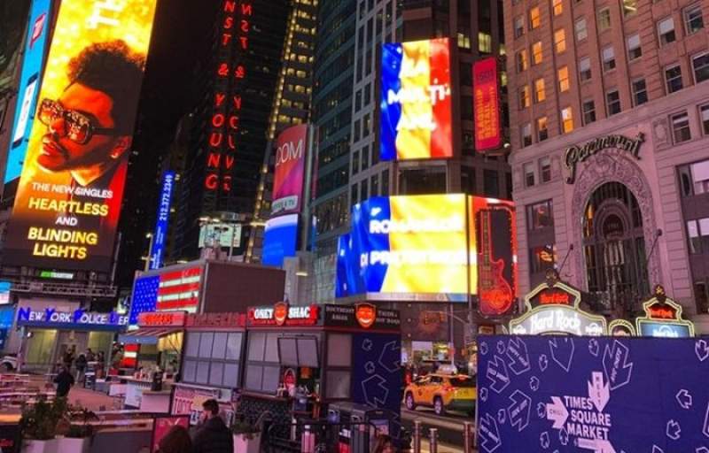 Suntem peste tot acasă! Mesajul afișat în Times Square din New York, de Ziua Națională a României