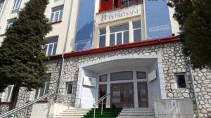 Un student basarabean a căzut de la etajul 3 al unui cămin, la Universitatea Petroșani