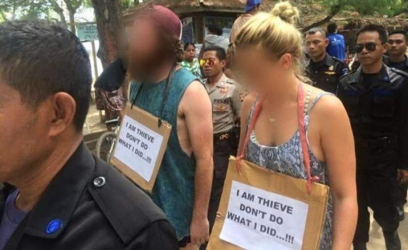 Ce pățesc turiștii străini care sunt prinși la furat în Indonezia. E cu adevărat rușinos!
