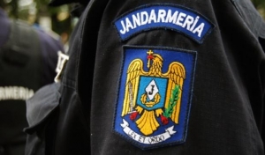 Incredibil! Un jandarm a vandalizat o grădiniță din Huedin și a amenințat cu pistolul copiii și o educatoare
