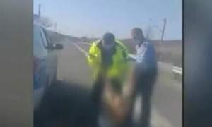 Imagini revoltătoare: femeie bolnavă, târâtă pe stradă de polițiști, în Gorj (VIDEO)