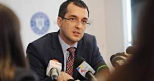 Fostul ministru al Sănătăţii Vlad Voiculescu, așteptat la DNA în dosarul privind achiziţiile de vaccinuri din pandemie