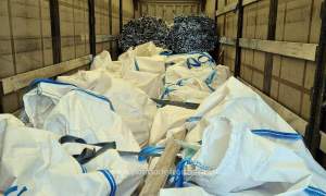 Peste 34 de tone de deșeuri aduse din Bulgaria, blocate la Giurgiu