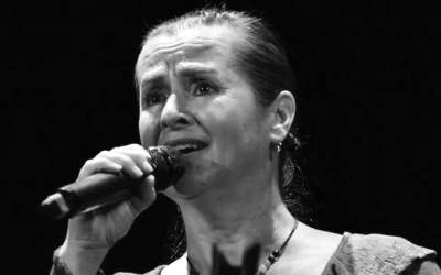 O cântăreață din Cehia a murit de Covid după ce s-a îmbolnăvit intenționat pentru a obține certificatul sanitar