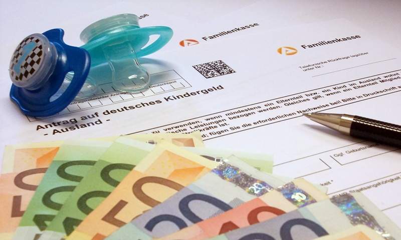 Fraudă de 1,5 milioane de euro obținuți de o grupare de infractori români din alocații ilegale în Germania