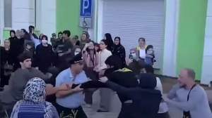 Polițist rus, pus pe fuga de femeile din Daghestan. Proteste anti-încorporare în toată Rusia (VIDEO)