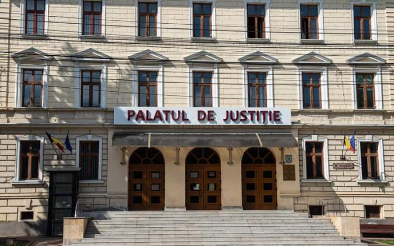 Toți magistrații de la Tribunalul Suceava s-au abținut în judecarea dosarului „Fabricii de permise”