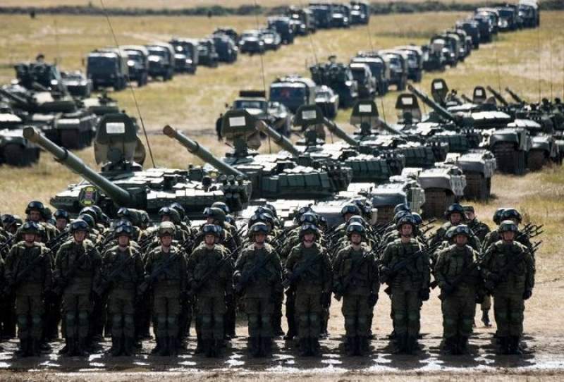 Rusia aduce noi trupe la granița cu Vestul, acuzând „amenințările” din partea NATO