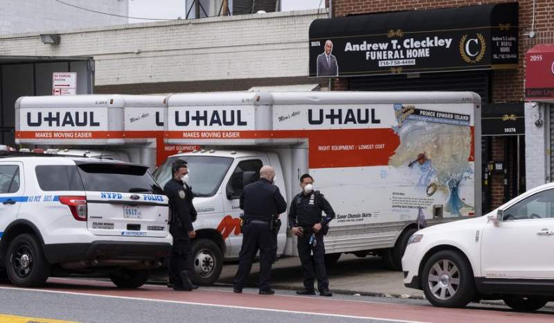 Macabru: Zeci de cadavre descoperite în camioane frigorifice pe o stradă din New York