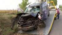 Cinci adolescenți și un adult din Iași au ajuns la spital, după ce mașina în care se aflau a intrat într-un copac
