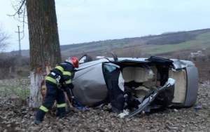 Impact mortal în Vaslui: un tânăr de 20 de ani a murit după ce a intrat cu mașina într-un copac