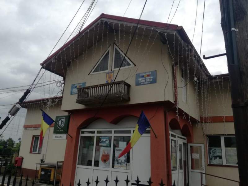 Percheziții la Primăria Ciorani din județul Prahova și la domiciliul primarului într-un dosar privind fraudarea alegerilor locale