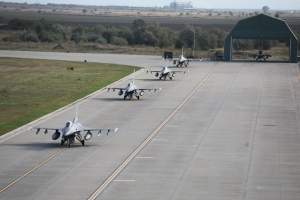 Avioane de luptă F-16 și 100 de militari americani au ajuns în România pentru misiuni de Poliție Aeriană Întărită