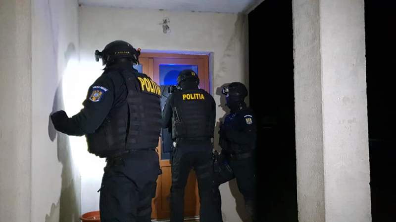Bilanțul acțiunilor de miercuri împotriva crimei organizate: 154 de rețineri, 2 suspecți predați în baza mandatelor europene de arestare, 30 kg de cannabis, 60 de drone confiscate