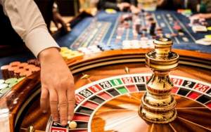 Norocosul ghinionist: un lituanian care câştigase la cazinou, tâlhărit la ieşirea dintr-un club gălăţean