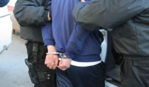 Un bărbat care a snopit în bătaie doi tineri în Craiova cu o bâtă a fost reținut de polițiști