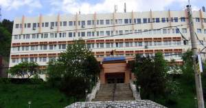 5 medici ortopezi și 18 pacienți din Neamț, trimiși în judecată pentru dare și luare de mită