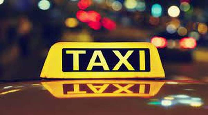 Un pasager aflat într-un taxi a murit după ce trei autoturisme s-au ciocnit într-o intersecție din Galați
