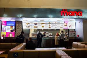 Mana, un nou restaurant cu specific american propune delicii culinare în foodcourt-ul Palas