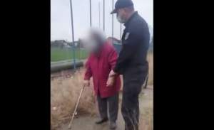Jandarmii severineni au salvat o bătrână care voia să se arunce în fața trenului (VIDEO)