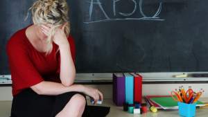 12 ani de hărțuire: directoare de școală, obține despăgubiri record pentru „bullying-ul” din Cancelarie