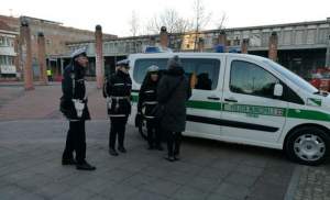 Panică în Torino: Român beat înarmat cu un cuțit, pe stradă