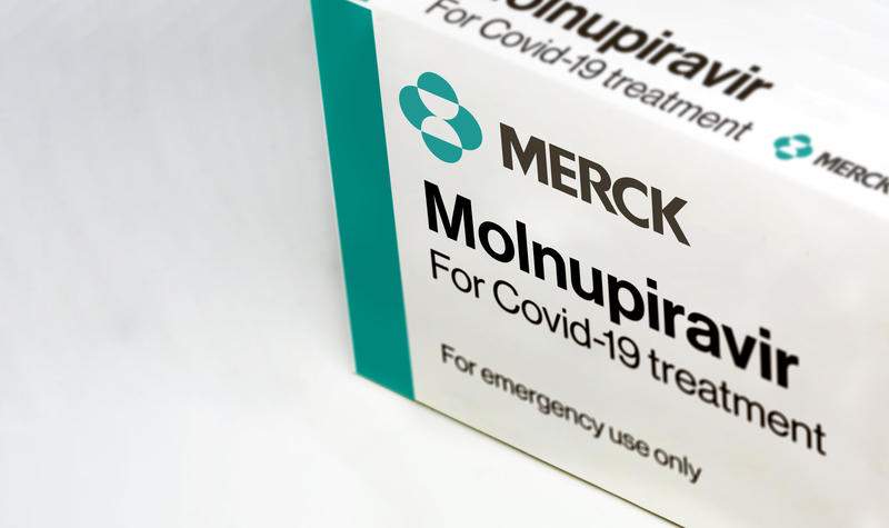 Danemarca este prima țară din UE care a aprobat utilizarea pastilei anti-Covid, dezvoltată de compania Merck