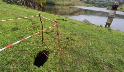 Evacuare de urgență  a populației, la Roșia Montană: barajul lacului piscicol Tăul Mare este fisurat