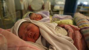 Zece nou-născuți de la Spitalul Municipal Timișoara, depistați pozitiv la COVID-19
