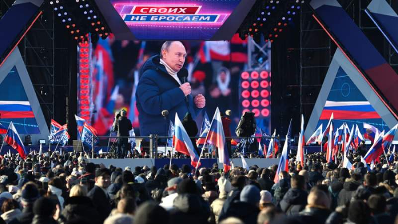 Putin a dispărut brusc de pe ecranul televizorului, în timpul discursului de la sărbătorirea anexării Peninsulei Crimeea (VIDEO)