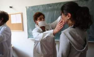 În Iași, triajul elevilor se face cu profesorii. Sunt doar 26 de medici în școli