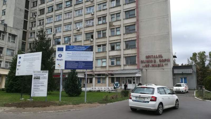 La un pas de tragedie: o familie din Iași a ajuns la spital din cauza fumului de lumânare