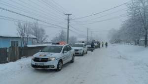 Moș Crăciun, ajutat de polițiști să ajungă la Ruginoasa