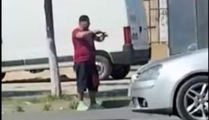 Momente de panică pentru șoferii din Ploiești: un bărbat amenința cu un pistol participanții la trafic (VIDEO)