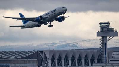 Un avion al United Airlines s-a întors din drum după ce toaleta s-a stricat și tot conținutul s-a împrăștiat printre pasageri
