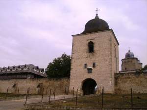Tânăr din Sălaj prins furând din cutia milei de la Mănăstirea Bârnova