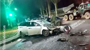 Accident mai puțin obișnuit. Coliziune între un tanc rusesc și un taxi pe străzile din Donețk: „Erau toți beți” (VIDEO)