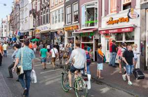 MAE: Românilor care merg în Olanda li se recomandă „ferm” să stea în autoizolare 14 zile